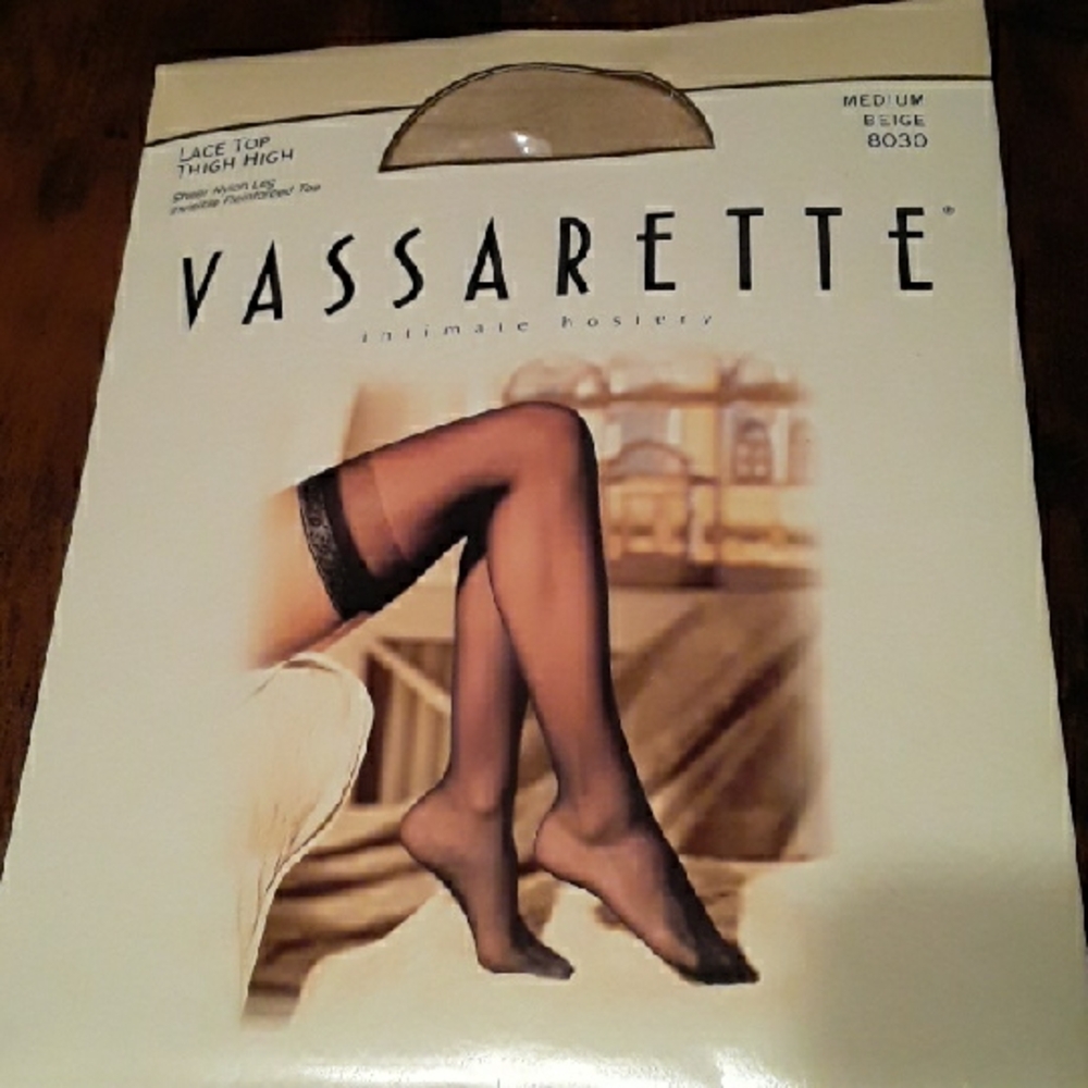 NWT Sexy women's Medium Vassarette Lace Top Thigh High Stockings Beige Color